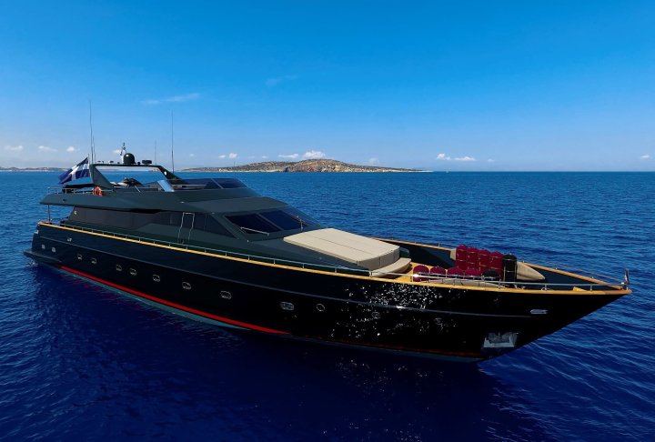 cant-remember-motor-yacht-exteriors-4-min_2.jpg